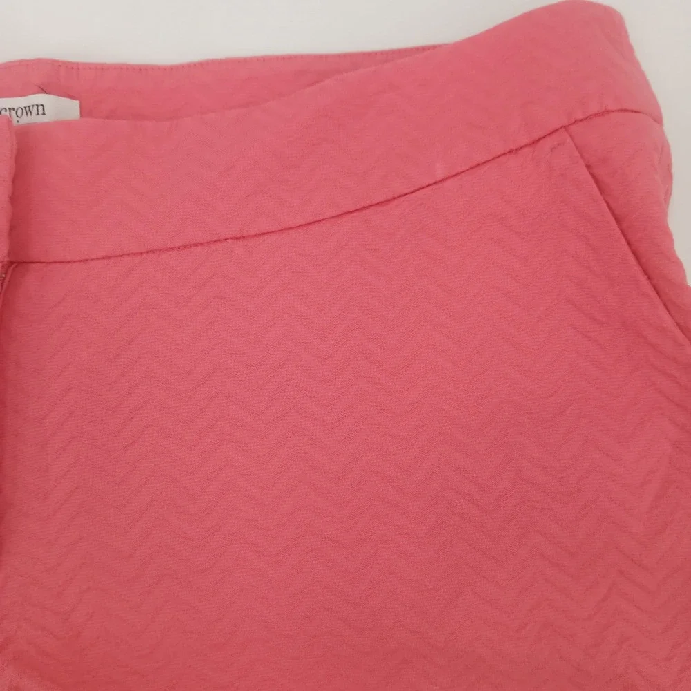 Crown & Ivy Pink Scalloped Hem Chevron Textured Shorts Womens Size 6 Coral‎